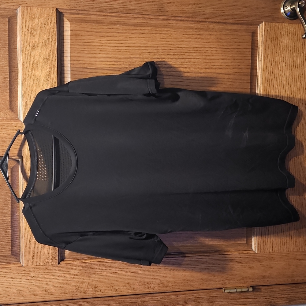Lululemon XL mental vent tech breathe?